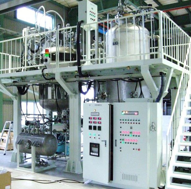 AKICO製 バッチ式 廃プラスチック分解設備(170℃・1.5MPa)。加熱槽・分解槽 各2,500L