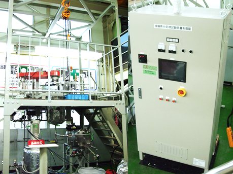 AKICO hydrothermal synthesis reactor and operator panel for the subcritical water region